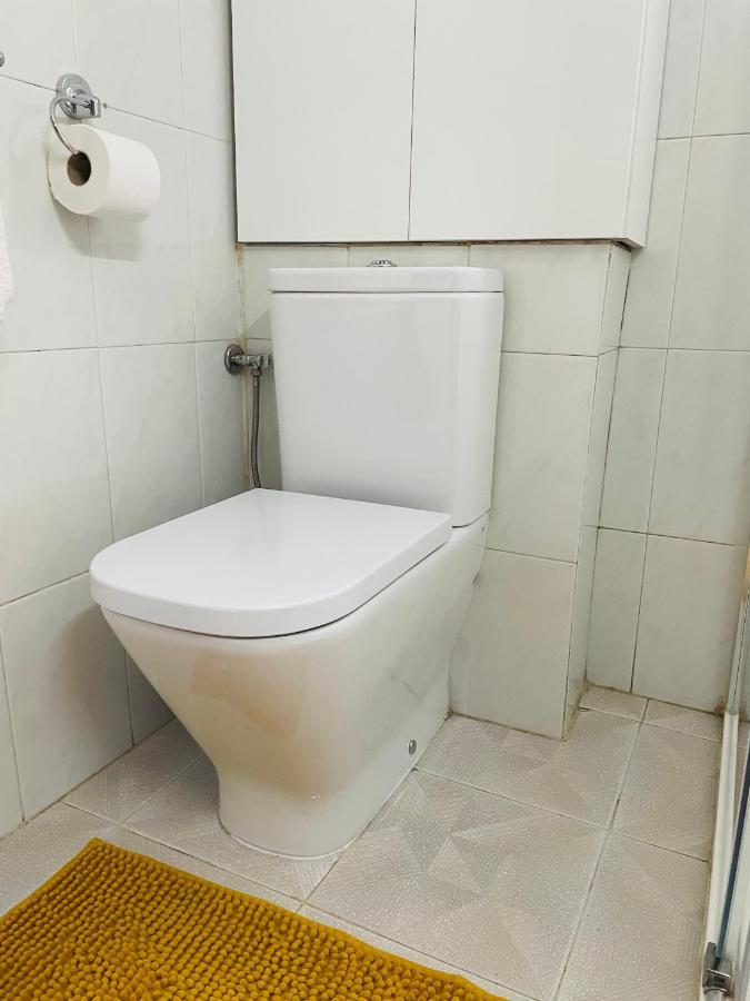 Cozy 2-bedroom Serviced With Netflix Apartment *